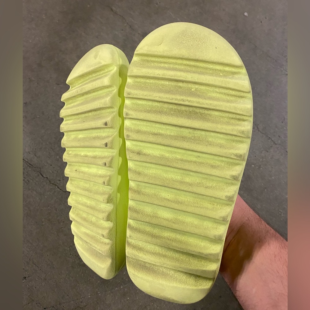 Yeezy Slides Highlight Yellow - Picture 5 of 6
